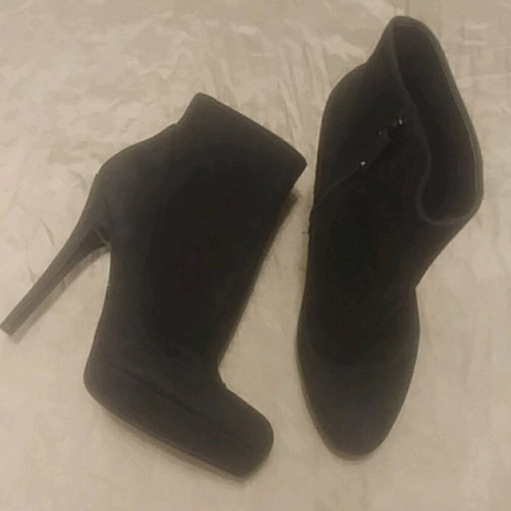 Zara Basic Suede Zip Heels
